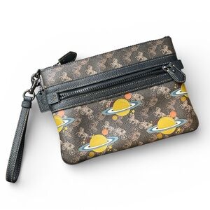 COACH RARE LARGE Front Zip Wristlet featuring Horse and Carriage